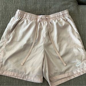 Nike Sportswear Sport Essentials
Men's Woven Lined Flow Shorts
Above the knee